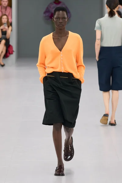Look 32